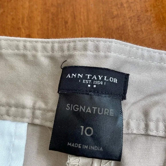 NWOT Ann Taylor tan 97% cotton/spandex shorts. Size 10. Shorts zipper on side. - Picture 5 of 8